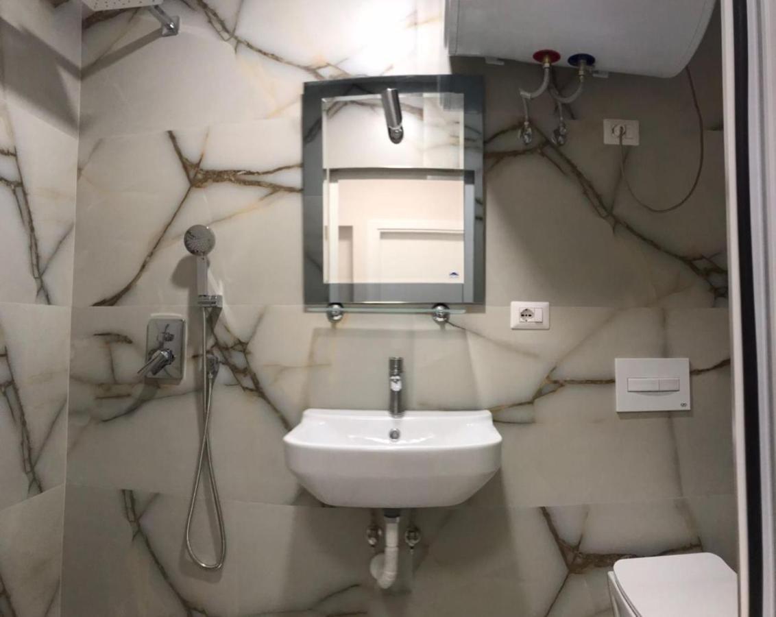 Central Welcoming Apartment In ティラナ エクステリア 写真