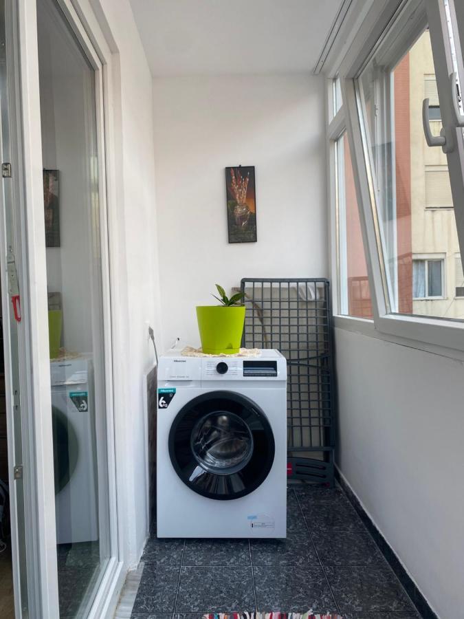 Central Welcoming Apartment In ティラナ エクステリア 写真