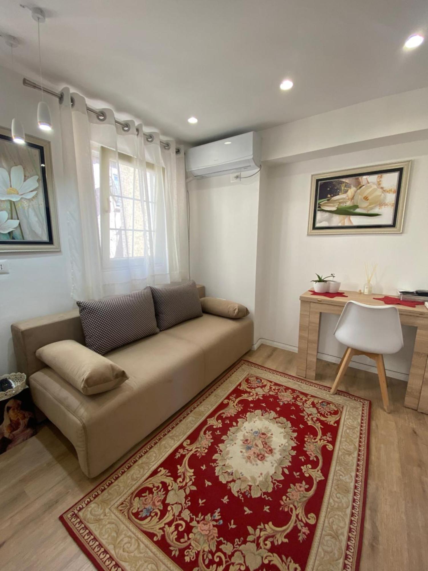 Central Welcoming Apartment In ティラナ エクステリア 写真