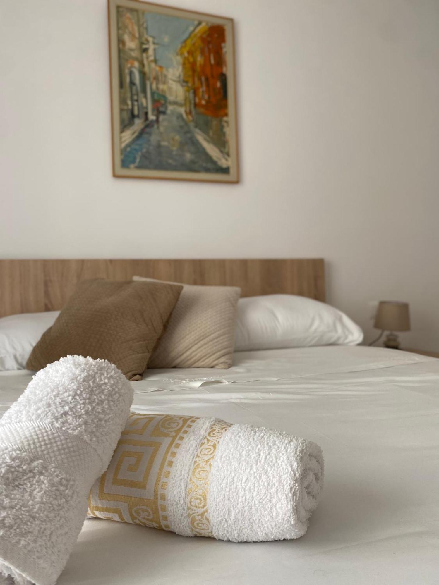 Central Welcoming Apartment In ティラナ エクステリア 写真